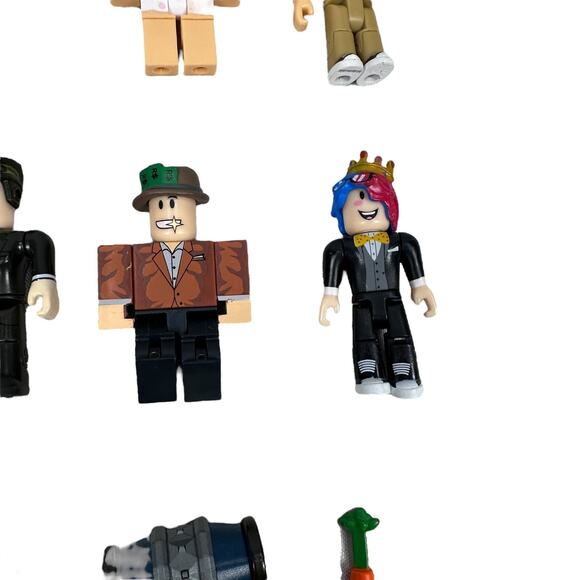 Roblox Lot of 12 Action Figures with Accessories Collectable Toys NO CODES - Picture 4 of 8